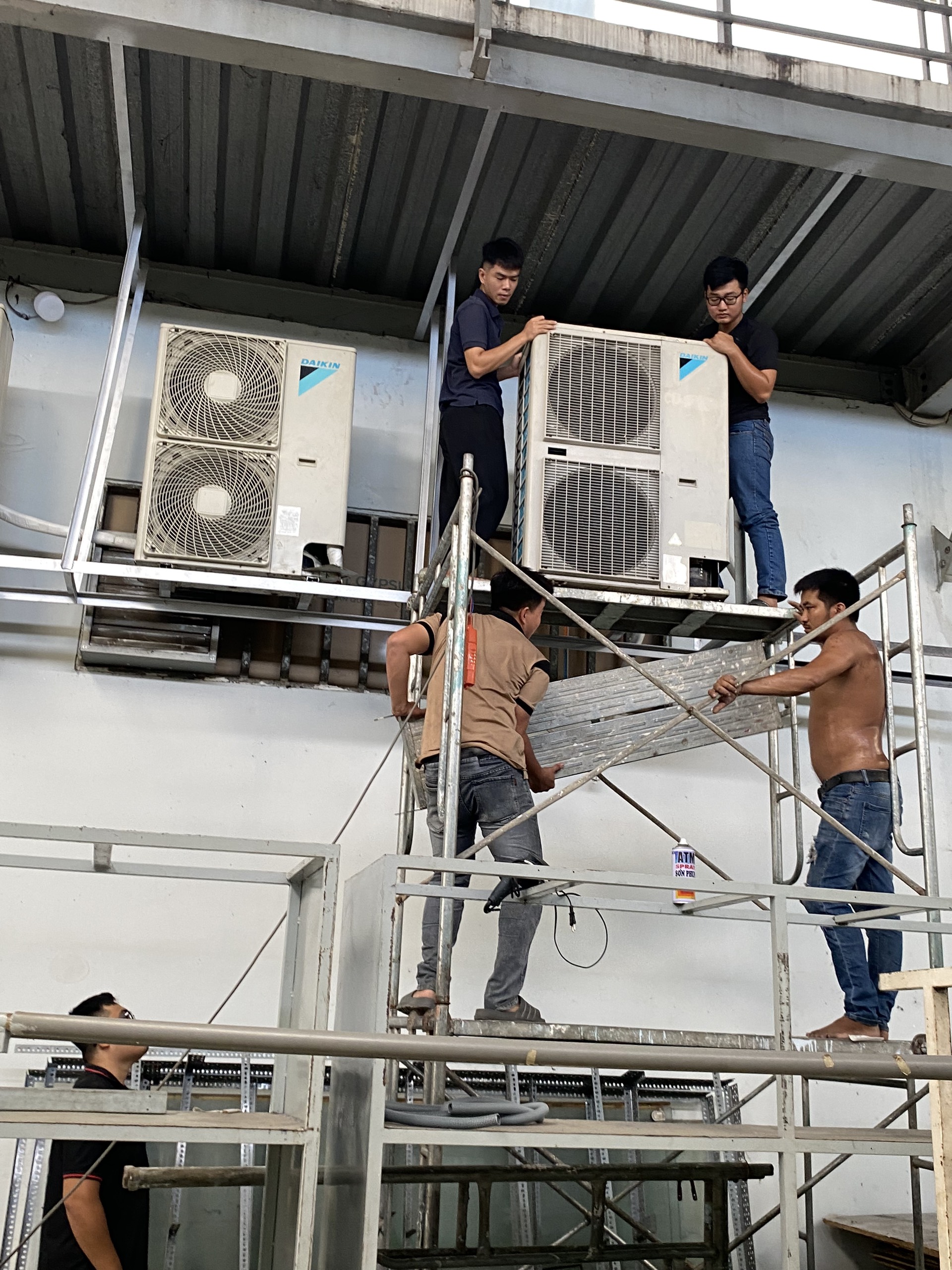 Thi công máy lạnh cho nhà máy