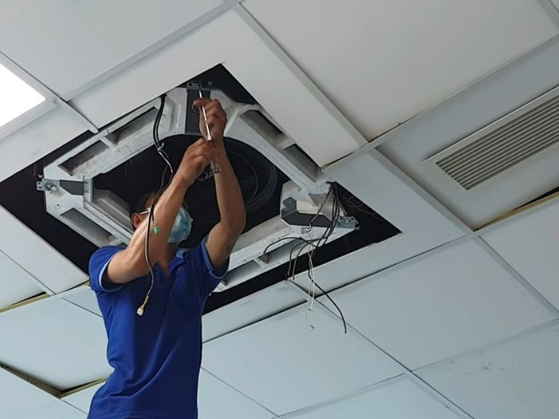 Cách Vệ Sinh Dàn Lạnh Âm Trần Nối Ống Gió Hiệu Quả