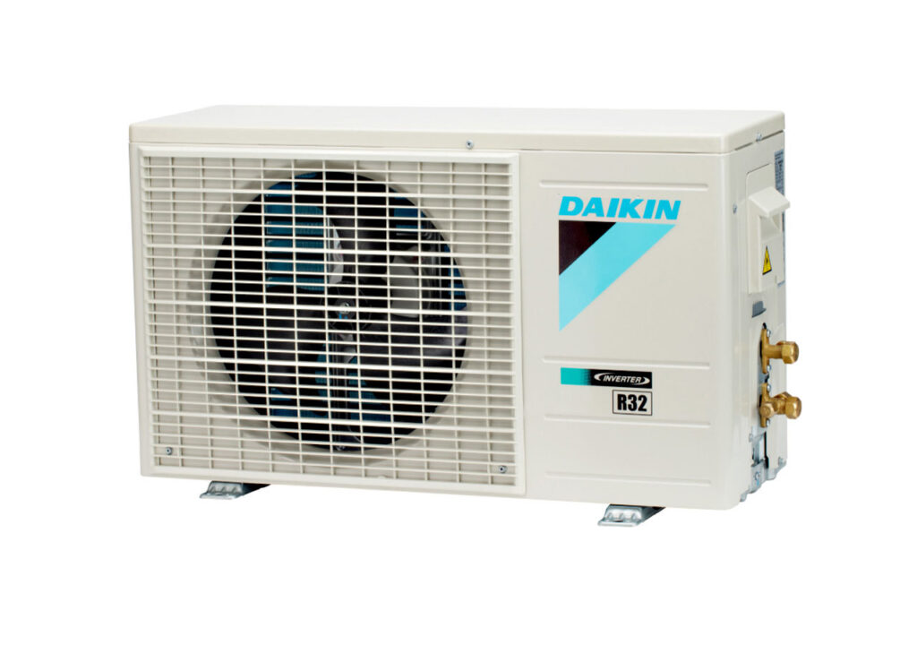 Cục nóng điều hòa lắp ngoài trời có sao không