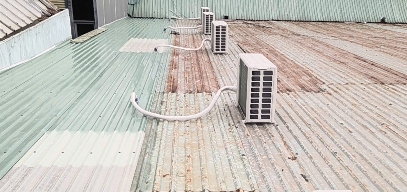 Dàn nóng máy lạnh đặt trên mái công trình, giải pháp thoát nhiệt khi chọn VRV hay chiller